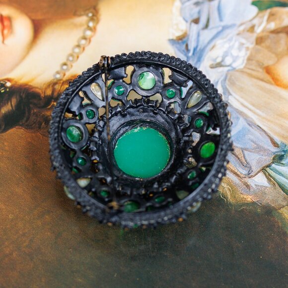 Vintage Flawed Emerald Cabochon Brooch - Picture 3 of 4